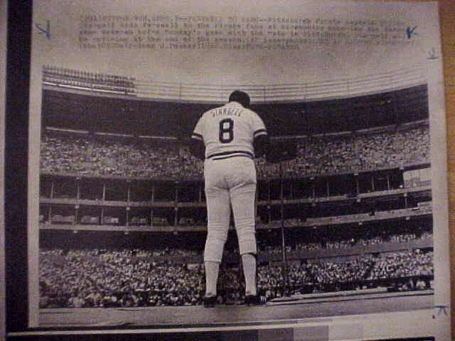 WIREPHOTO: Willie Stargell - [09/07/82] 'Farewell To Fans' (Pirates) Baseball cards value