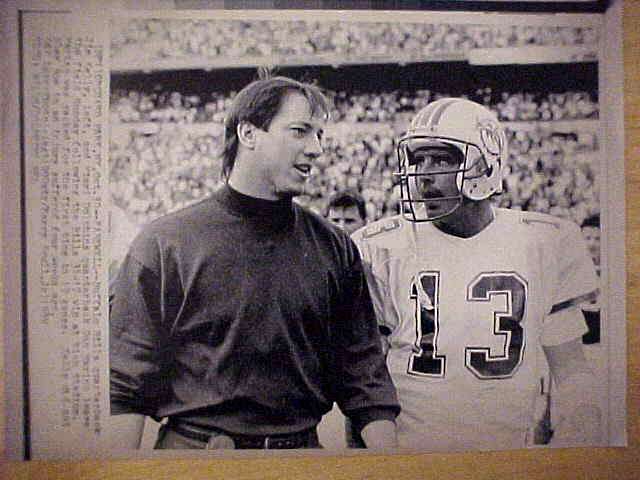 WIREPHOTO: Dan Marino - [10/30/89] 'Farewell' (Dolphins) Baseball cards value