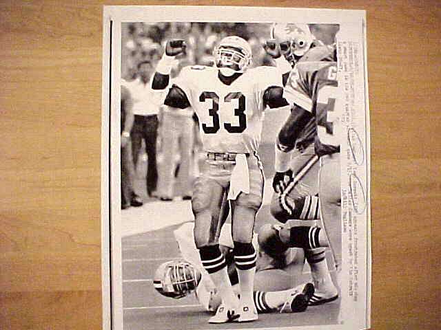 WIREPHOTO: Tony Dorsett - [09/16/85] 'Dropped One' (Cowboys) Football cards value