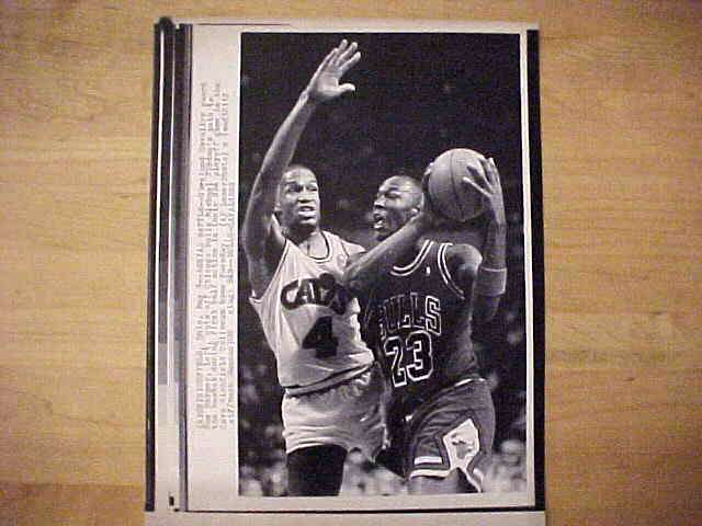 WIREPHOTO: Michael Jordan - [05/03/88] 'Aerial Battle' (Bulls) Baseball cards value