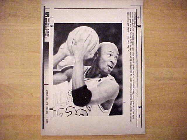 WIREPHOTO: Michael Jordan - [04/19/92] 'Scoring Title' (Bulls) Baseball cards value