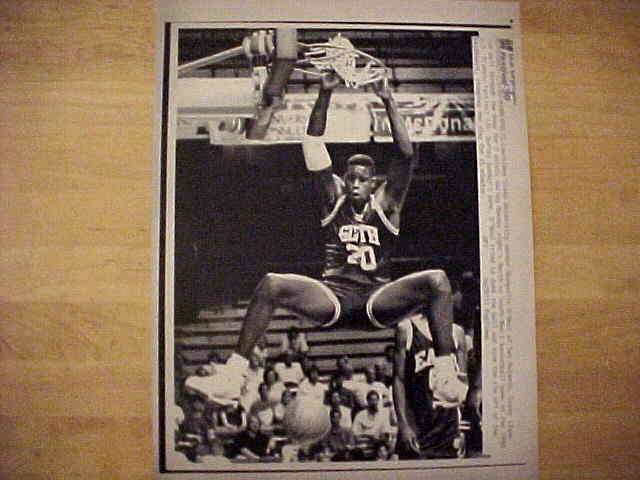 WIREPHOTO: Shaquille O'Neal - [07/09/90] 'Neal - 'Two Thru!' (LSU) Baseball cards value