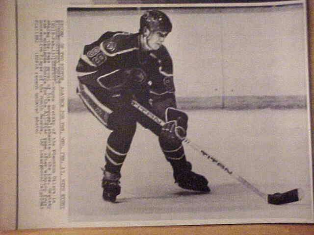 WIREPHOTO [HOCKEY]: Wayne Gretzky - [02/13/82] 'All-Star' (Oilers) Baseball cards value