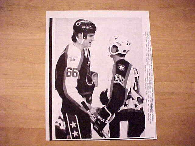WIREPHOTO [HOCKEY]: Wayne Gretzky - [02/07/89] 'All Stars' (Oilers) Baseball cards value