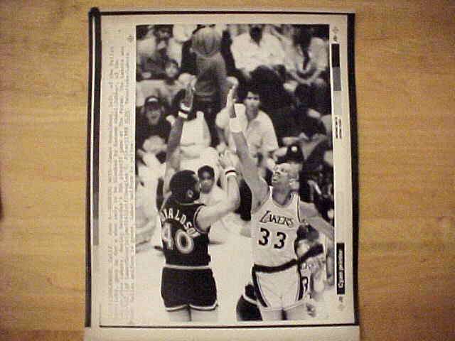 WIREPHOTO: Kareem Abdul-Jabbar - [06/04/88] 'Winning Ways' (Lakers) Basketball cards value