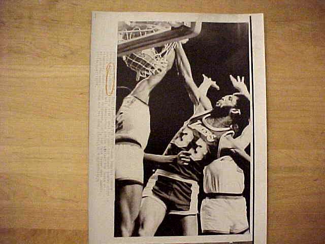 WIREPHOTO: Kareem Abdul-Jabbar - [12/29/66] 'Alcindor Makes It Look Easy' ( Basketball cards value