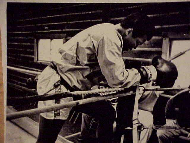 WIREPHOTO [BOXING]: Muhammad Ali - [03/06/80] 'Out Of Shape' Baseball cards value