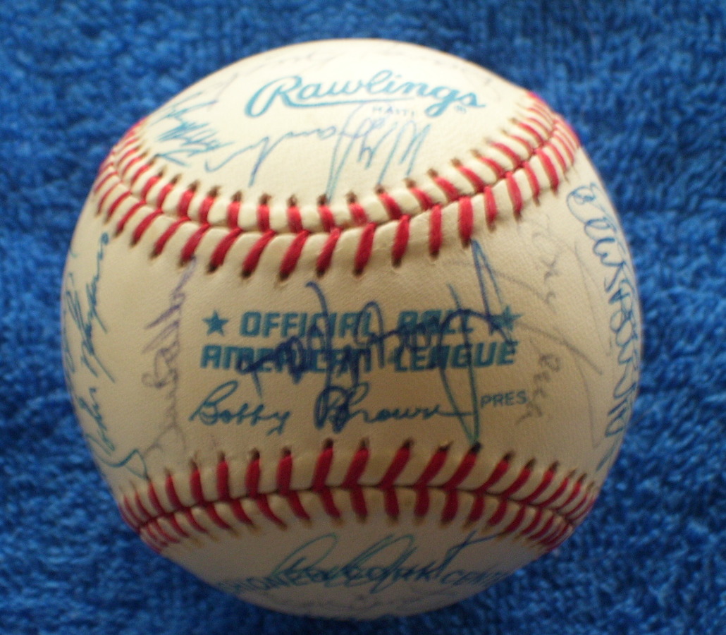 1990 Red Sox - Team Signed/AUTOGRAPHED baseball [#ed23] w/29 Signatures  cards value