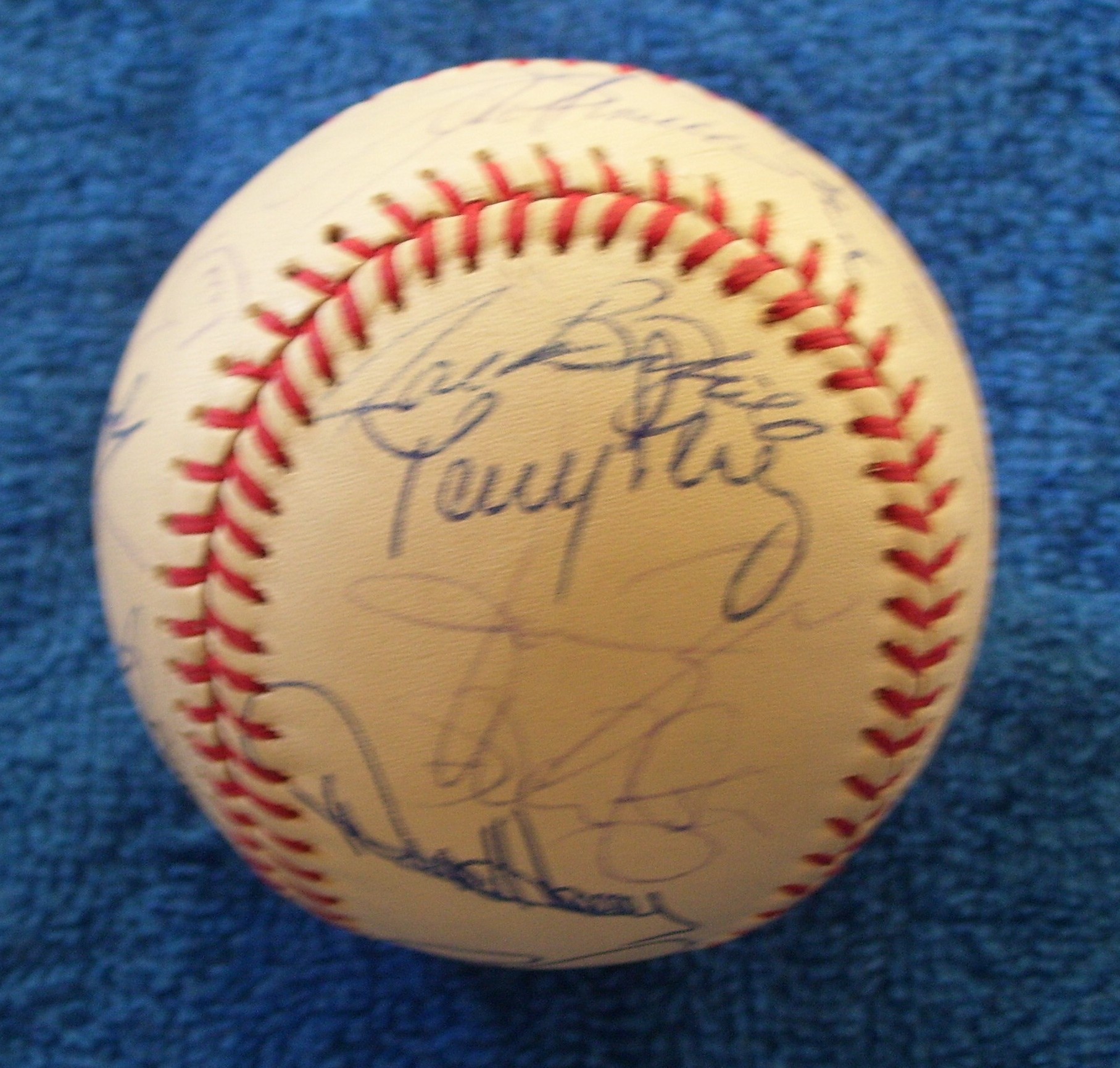 1992 Reds - Team Signed/AUTOGRAPHED baseball [#ed16] w/24 Signatures  cards value