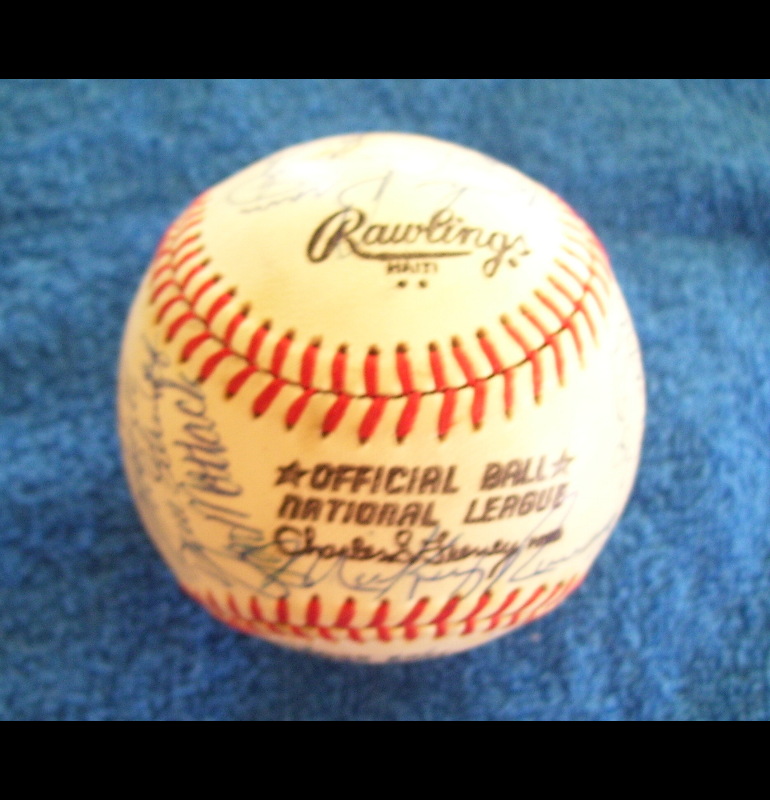 1982 Rangers - Team Signed/AUTOGRAPHED baseball [#ed5-03] w/27 Signatures  cards value