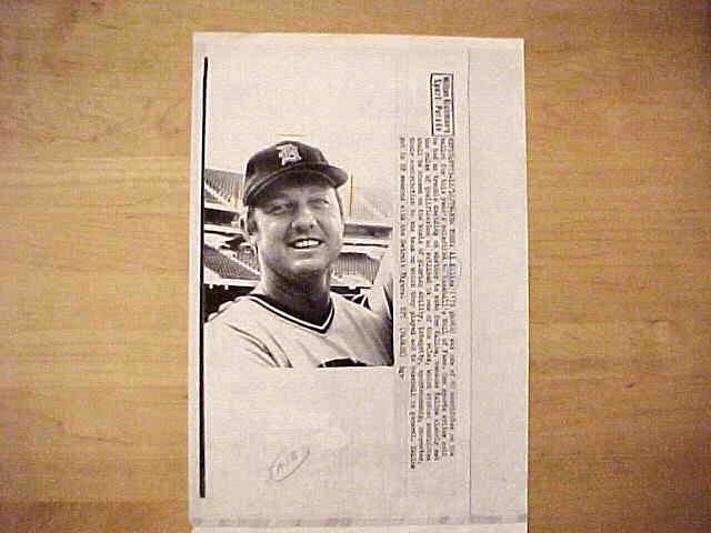 WIREPHOTO: Al Kaline - [12/16/79] 'Sure Thing' (Tigers)  cards value