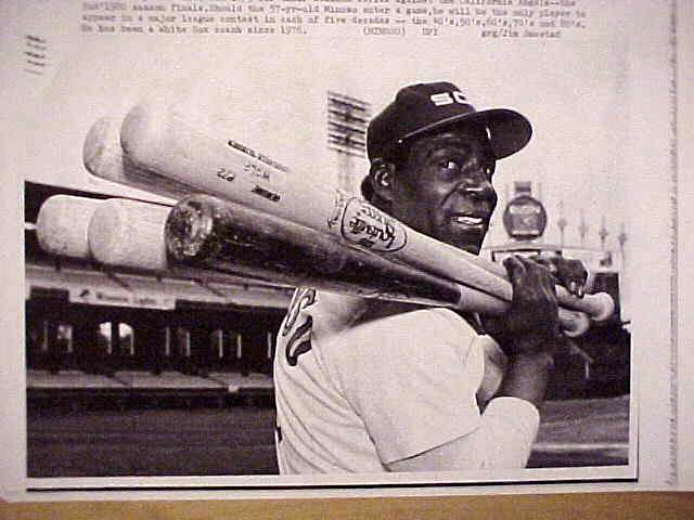 WIREPHOTO: Minnie Minoso - [10/03/80] 'Five Decades #2' (White Sox)  cards value