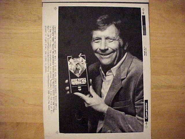 WIREPHOTO: Mickey Mantle - [1986-03/28] 'Baseball Video' (Yankees)  cards value
