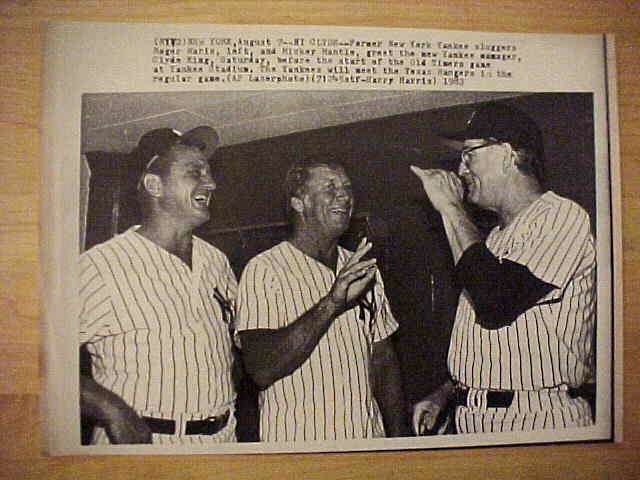 WIREPHOTO: Mickey Mantle - [1982-08/07] 'Hi Clyde' (Yankees)  cards value
