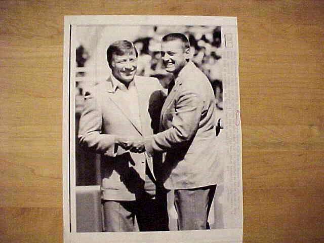 WIREPHOTO: Mickey Mantle - [1985-12/14] 'Reunited' (Yankees)  cards value