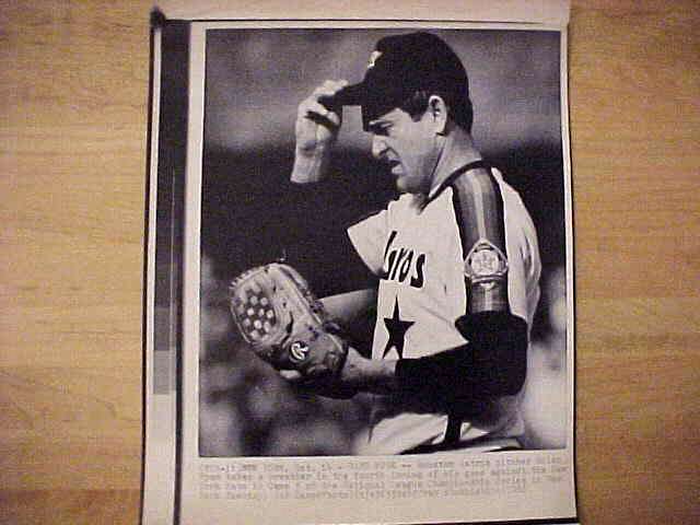 WIREPHOTO: Nolan Ryan - [10/14/86] 'Hard Work' (Astros)  cards value