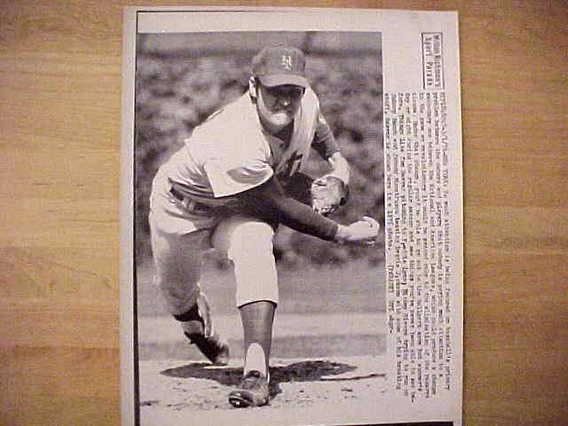 WIREPHOTO: Tom Seaver - [03/01/76] 'Interleague Games?' (Mets)  cards value