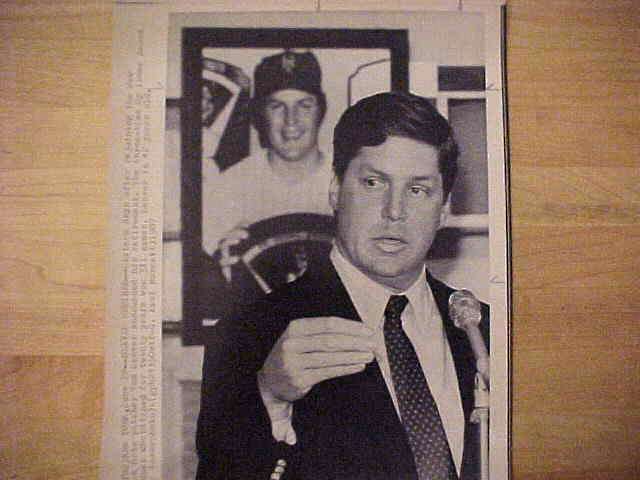 WIREPHOTO: Tom Seaver - [06/22/87] 'Seaver Retires' (Mets)  cards value