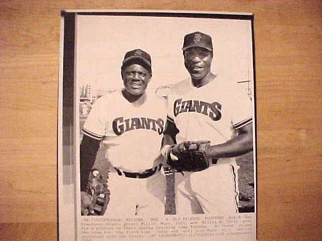 WIREPHOTO: Willie Mays - [03/04/86] 'Old Friends Together Again' (Giants)  cards value