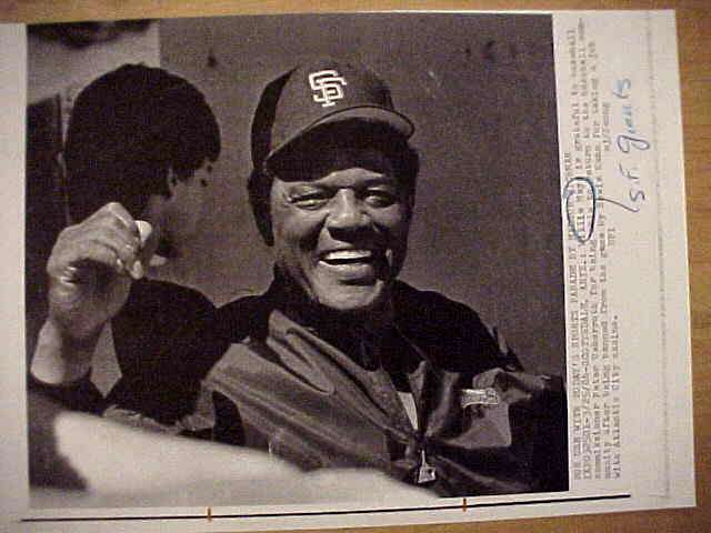 WIREPHOTO: Willie Mays - [03/25/86] 'Back Again' (Giants)  cards value