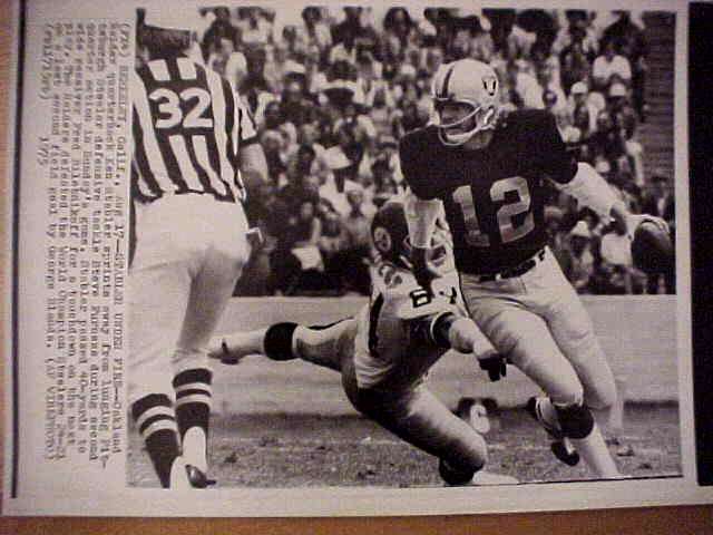WIREPHOTO: Ken Stabler - [08/17/75] 'Stabler Under Fire' (Raiders) Football cards value