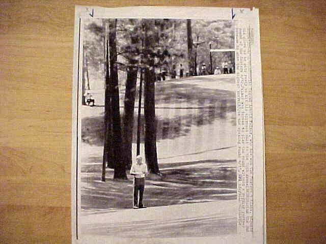 WIREPHOTO [GOLF]: Arnold Palmer - [04/12/85] 'How To Play This One'  cards value