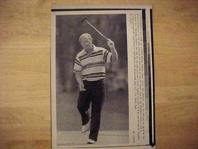 WIREPHOTO [GOLF]: Jack Nicklaus - [06/30/90] 'Leader Misses Birdie'  cards value
