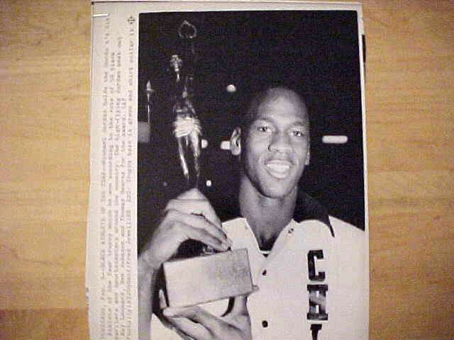 WIREPHOTO: Michael Jordan - [02/09/88] 'Black Athlete Of The Year' (Bulls) Basketball cards value