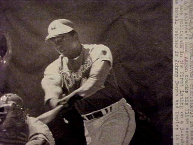 WIREPHOTO: Hank Aaron - [04/04/74] 'Closing In On The Babe' (Braves)  cards value