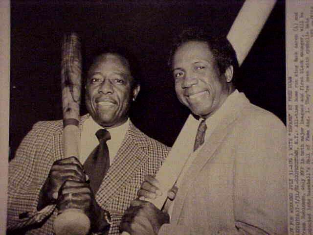 WIREPHOTO: Hank Aaron - [07/31/82] 'Together In The Hall' (Braves)  cards value