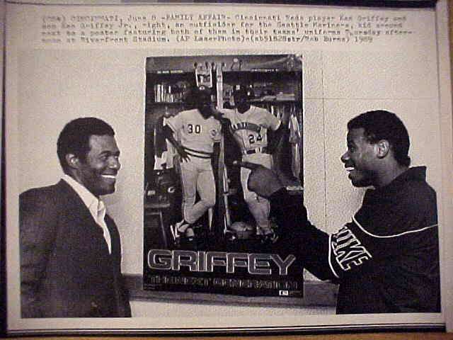 WIREPHOTO: Ken Griffey Jr - [06/08/89] 'Family Affair' (Mariners)  cards value