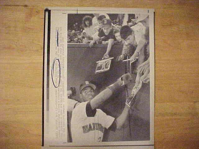 WIREPHOTO: Ken Griffey Jr - [05/13/90] 'Signs' (Mariners)  cards value