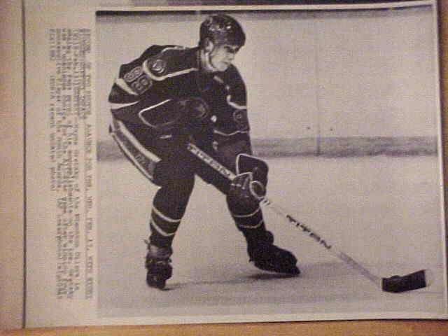 WIREPHOTO [HOCKEY]: Wayne Gretzky - [02/13/82] 'All-Star' (Oilers)  cards value