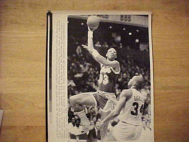 WIREPHOTO: Kareem Abdul-Jabbar - [02/23/89] 'Wrangler Kareem' (Lakers) Basketball cards value