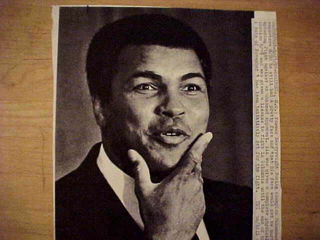 WIREPHOTO [BOXING]: Muhammad Ali - [08/21/81] 'Still Pretty'  cards value