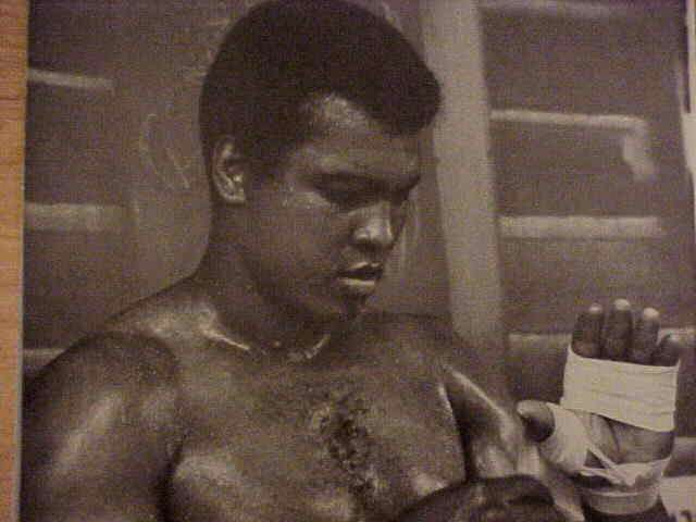 WIREPHOTO [BOXING]: Muhammad Ali - [08/12/74] 'Wrapping Things Up'  cards value
