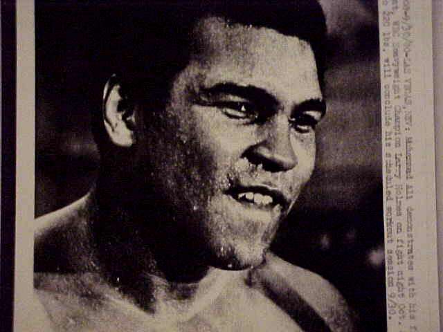 WIREPHOTO [BOXING]: Muhammed Ali - [09/30/80] 'Look Out!!!'  cards value