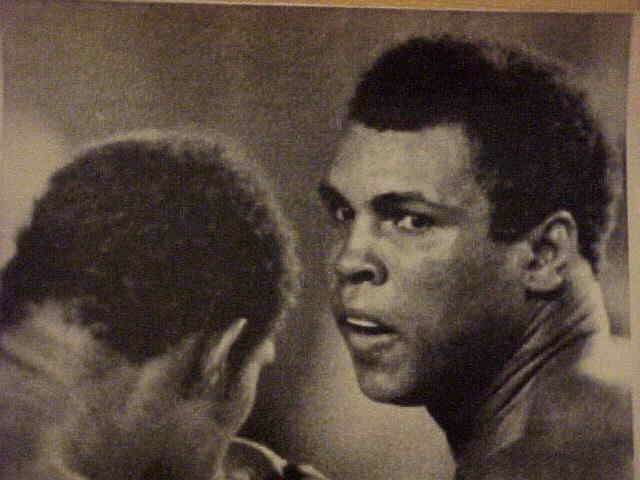 WIREPHOTO [BOXING]: Muhammad Ali - [10/01/76] 'Near The End'  cards value