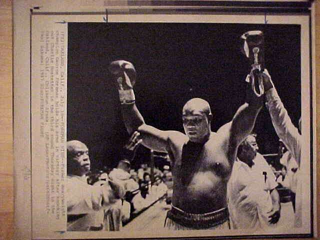 WIREPHOTO [BOXING]: George Foreman - [07/10/87] 'Foreman Wins'  cards value